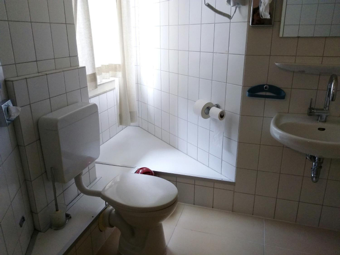 Bathroom 12
