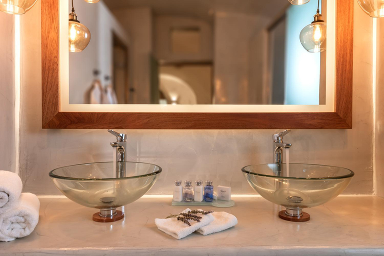 Bathroom 5, White Santorini, South Aegean
