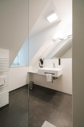 Bathroom 3, Hotel Landgasthof Zur Post, Dingolfing-Landau