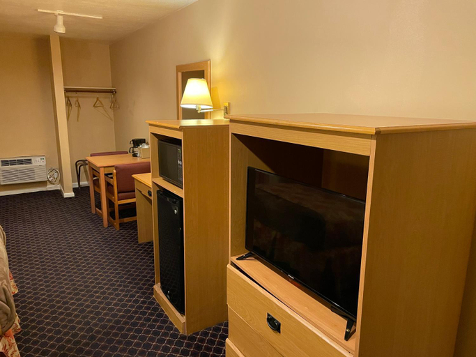 Others 5, Wildwood Inn, Boone
