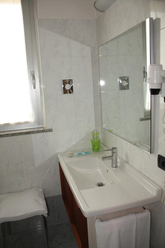 Bathroom 4, Hotel 2C, Milano