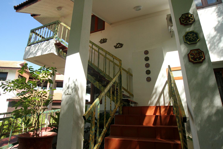 Exterior 6