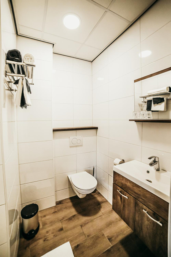 Bathroom 3, Frans op den Bult, Hengelo