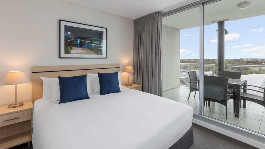 Bedroom 3, Oaks Adelaide Embassy Suites, Adelaide