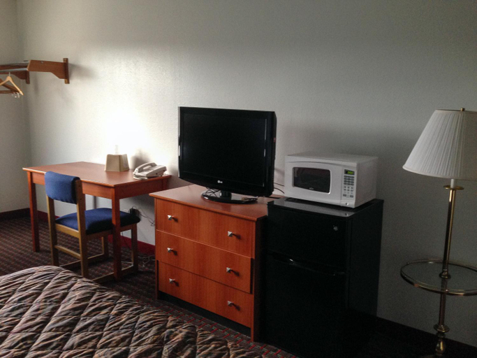 Bedroom 3, Motel 6-Sedalia, MO, Pettis