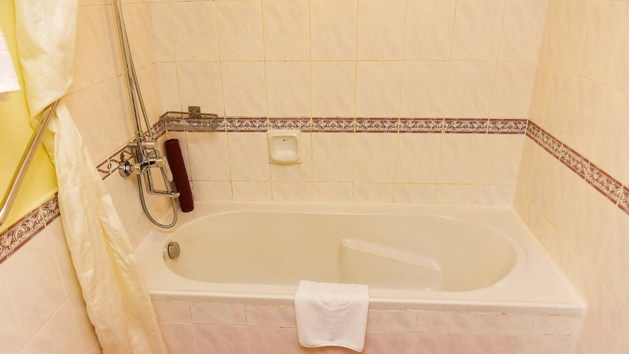 Bathroom 13