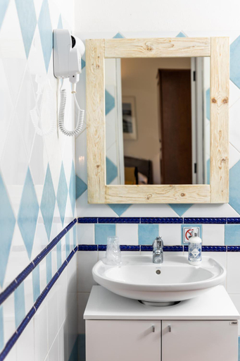 Bathroom 3, Monte das Alpenduradas, Odemira