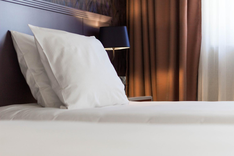 Bedroom 3, Hotel Oceania Le Metropole, Hérault