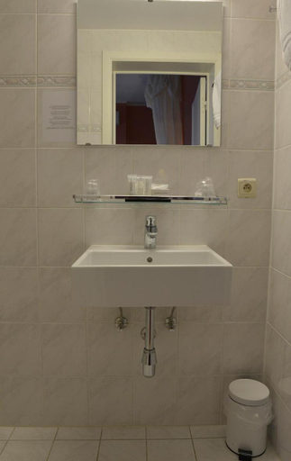 Bathroom 4, Hotel Groeninghe, West-Vlaanderen