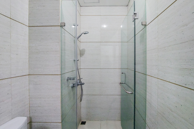 Others 5, Comfort and High Floor Studio at Brooklyn Alam Sutera Apartment By Travelio, Tangerang