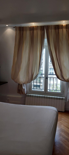Bedroom 2, Bridgestreet Champs Elysees, Paris