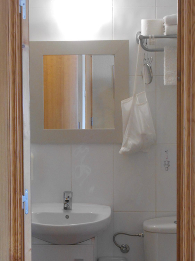 Bathroom 2, Hostal El Callejon, Tarragona