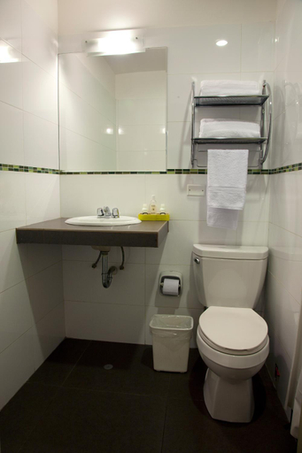 Bathroom 2, Kamana Hotel, Lima