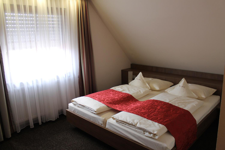 Bedroom 2, Hotel Schwanen, Esslingen