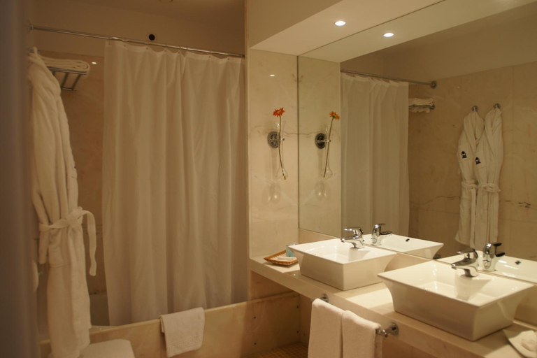 Bathroom 5, Pousada Convento de Tavira - Historic Hotel, Alcoutim