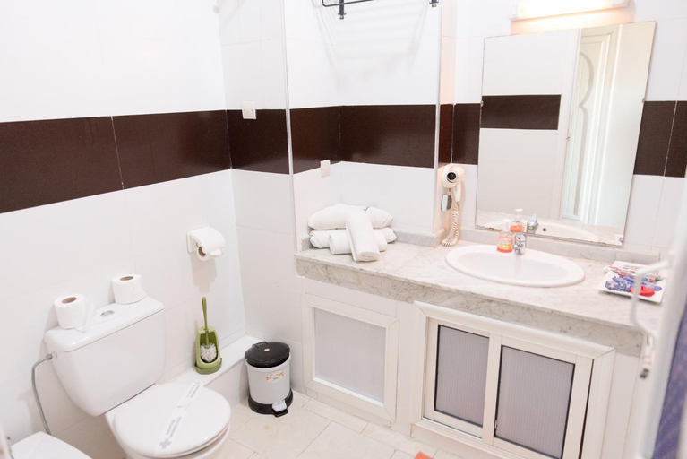 Bathroom 3, Hotel Moroccan House, Casablanca