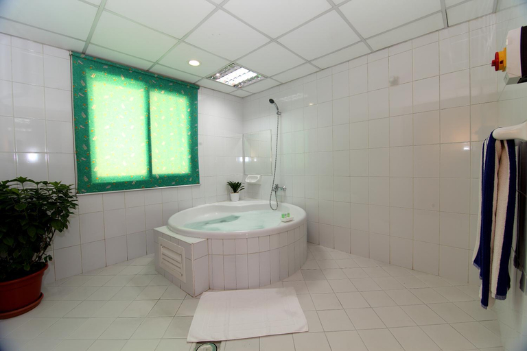 Bathroom 5, Florida City Hotel Apartments, Dubai