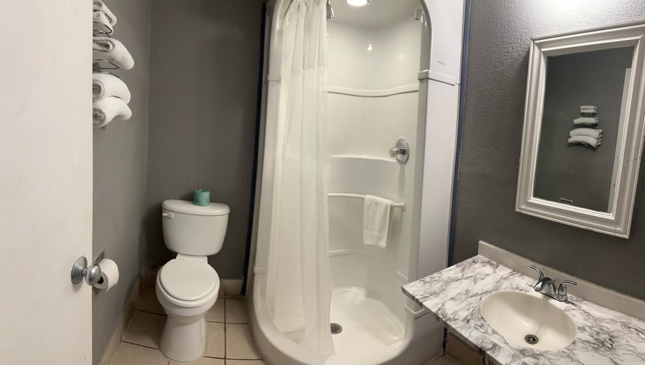 Bathroom 3, Americas Best Value Inn & Suites Groves Port Arthur, Jefferson