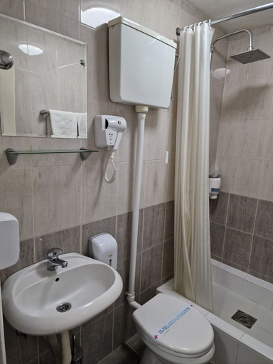Bathroom, Hotel Djerdan, Kraljevo