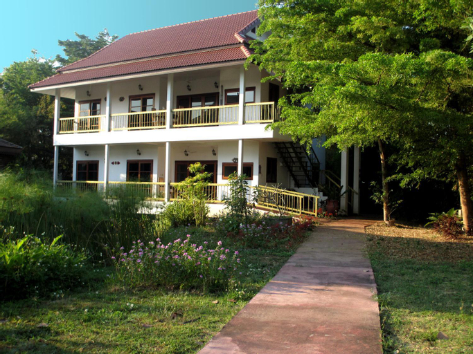 Exterior 4