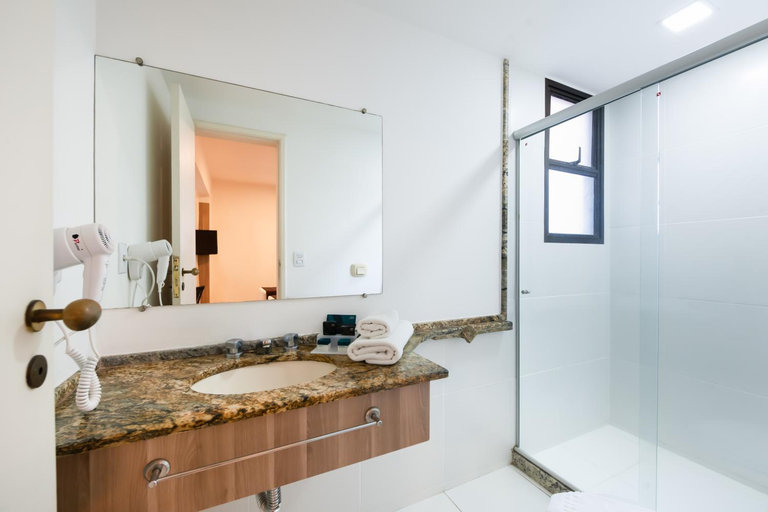Bathroom 5, Slaviero Hotel Vitoria, Vitoria