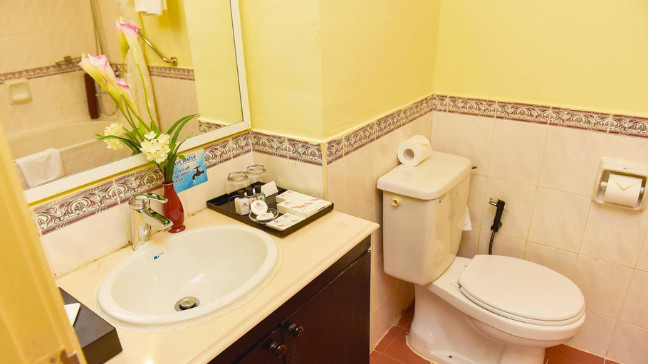 Bathroom 16