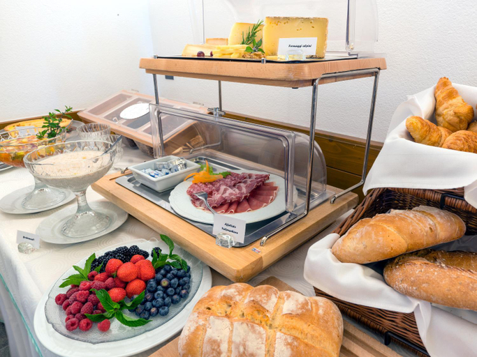 Food & Drinks 3, Hotel Centrale, Typically Swiss, Bernina