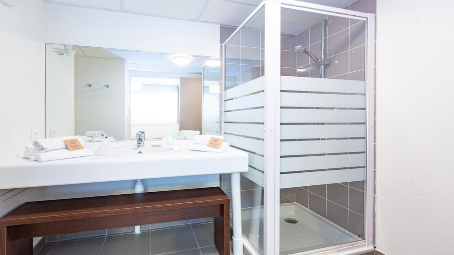 Bathroom 3, Vacanceole - Le Domaine du Mont - Mont St Michel, Ille-et-Vilaine