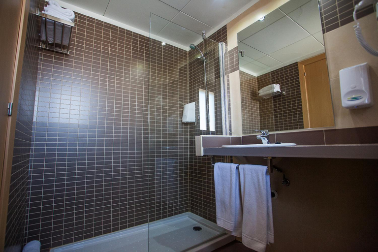 Bathroom 5, Maria del Mar, Girona