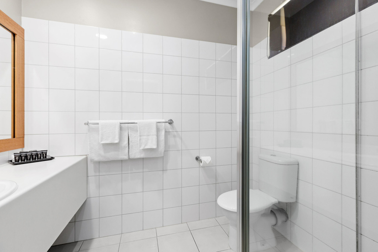 Bathroom 4, All Seasons Resort, Gr. Bendigo - Inner East