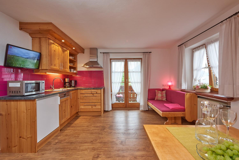 Others 4, Gastehaus Bergstuberl, Traunstein