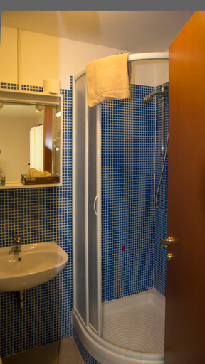 Bathroom 4, Hotel Cristallo, La Spezia