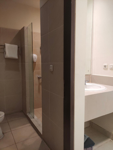 Bathroom 23