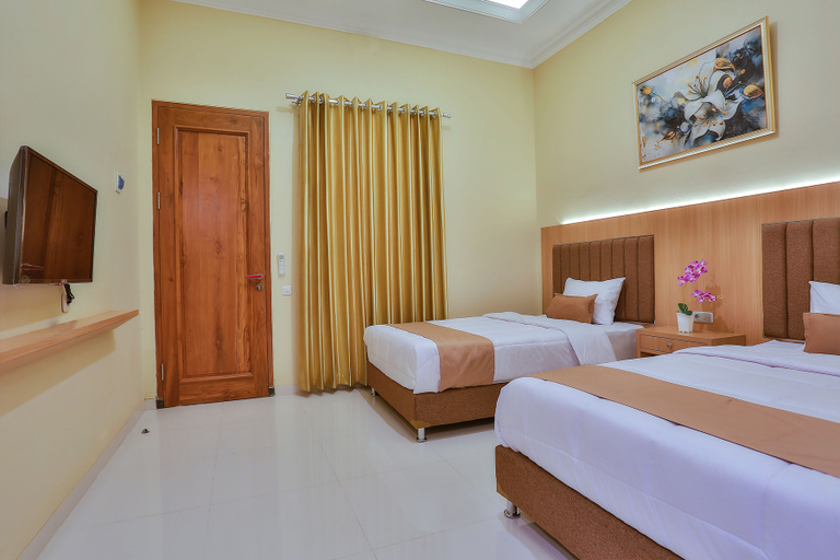 Bedroom 3, The Horizontal Hotel Pacitan, Pacitan