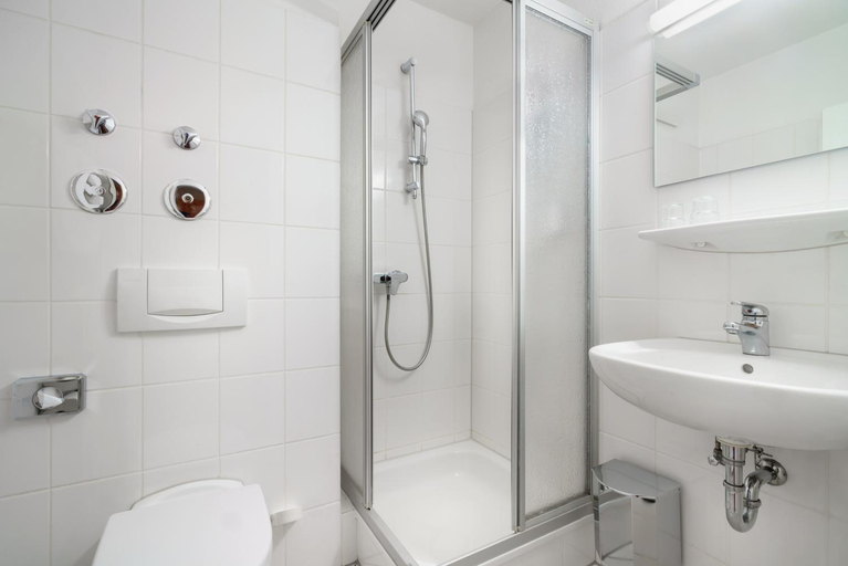 Bathroom 3, Hotel Hagemann, Hamburg