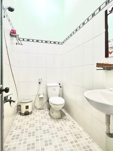 Bathroom 4, Quoc Dinh Guesthouse, Phan Thiết