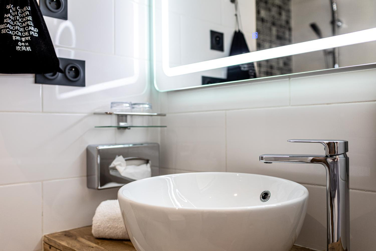 Bathroom 4, Hotel de Bellevue, Paris