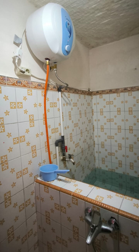 Bathroom 5, ANDUANG Family Homestay, Bukittinggi
