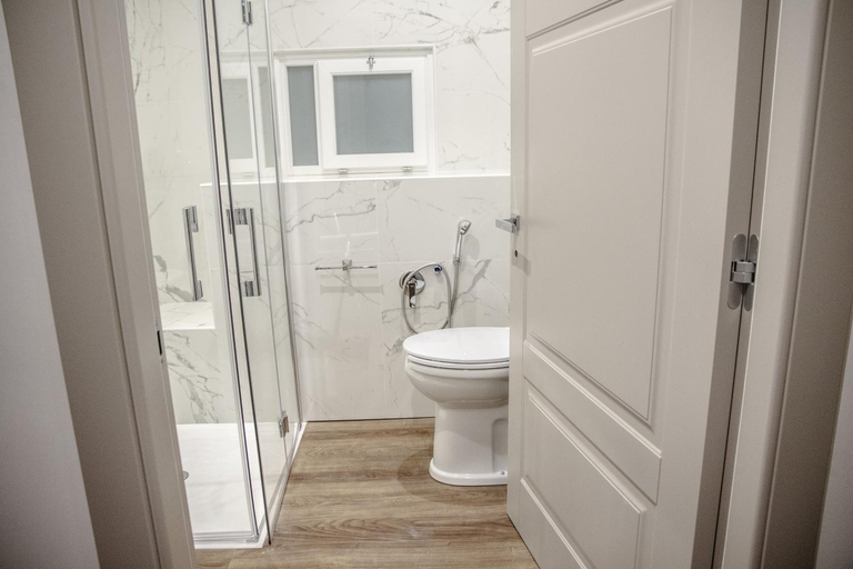 Bathroom 4, Al Manthia Hotel, Rome
