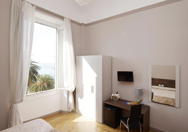 Bedroom 3, Grand Hotel Mediterranee, Genova