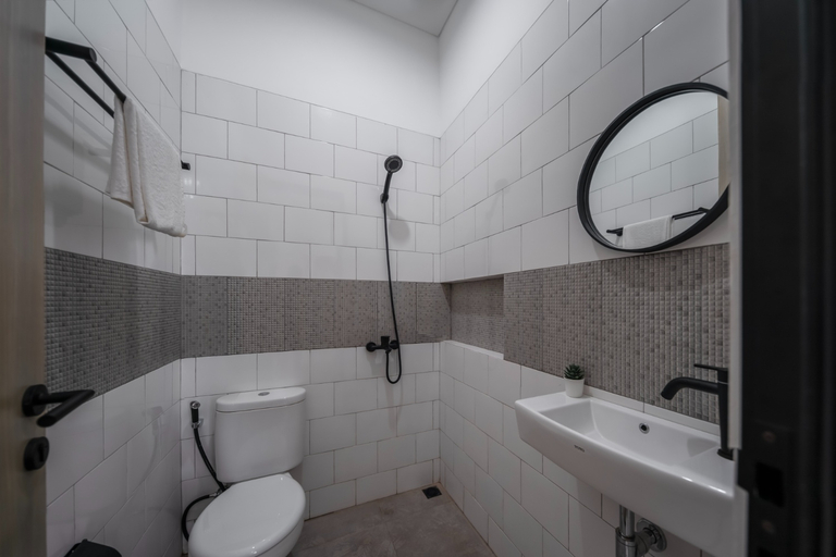 Bathroom 4, Cove River Haus, South Jakarta