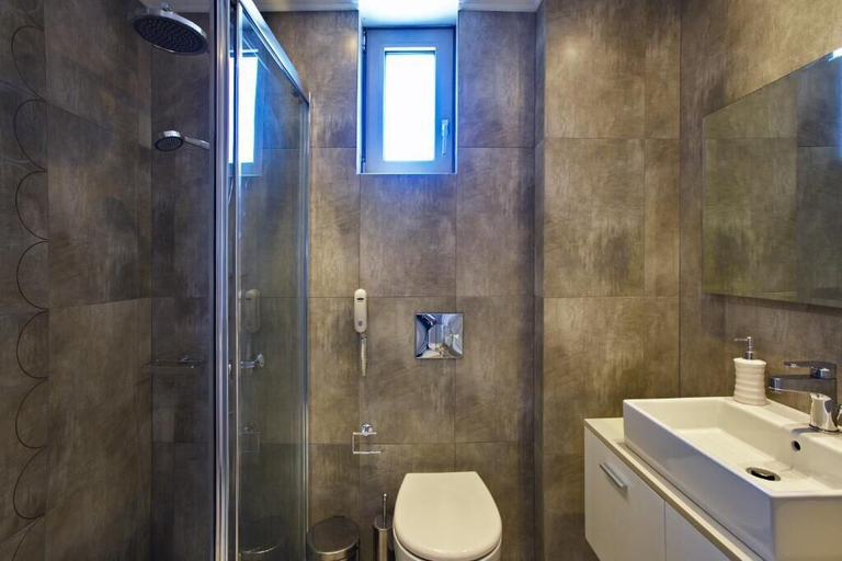 Bathroom 4, Iperion Beach, Crete