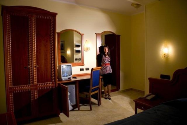 Bedroom 3, Hotel Duca di Calabria, Vibo Valentia