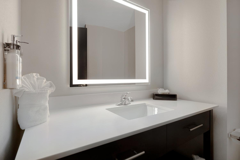 Bathroom 22