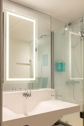 Bathroom 3, Novotel Leeds Centre Hotel, Leeds