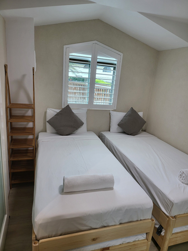 Bedroom 3, Byron Bay Beachfront Apartments, Byron