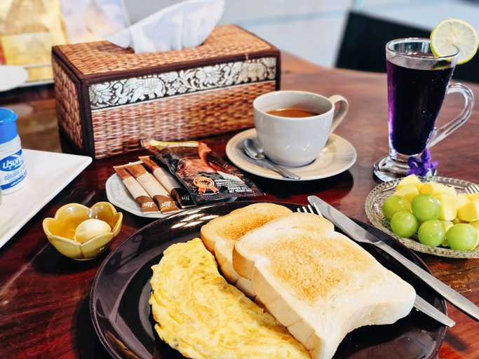 Food & Drinks 5, P California Inter Hostel, Nang Rong