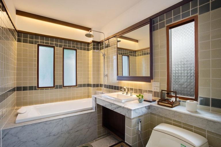Bathroom 7