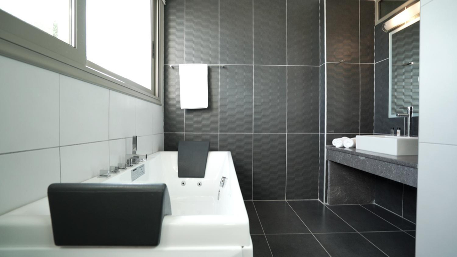 Bathroom 4, Lenikos Resort, Crete