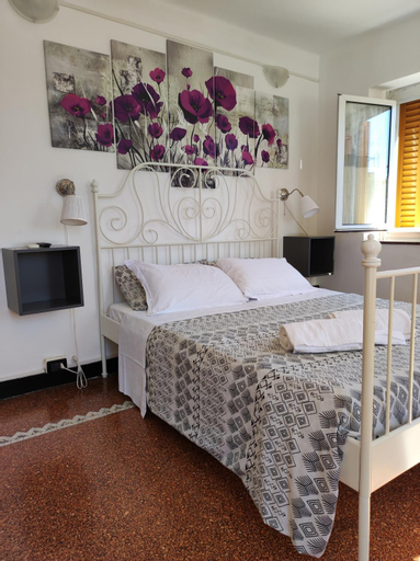 Bedroom 3, Albergo Caffaro, Genova